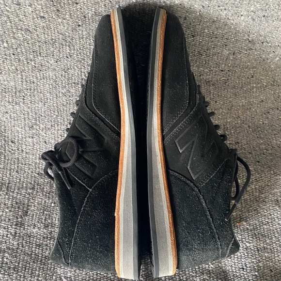 New Balance black suede lace up shoes - Picture 2 of 6